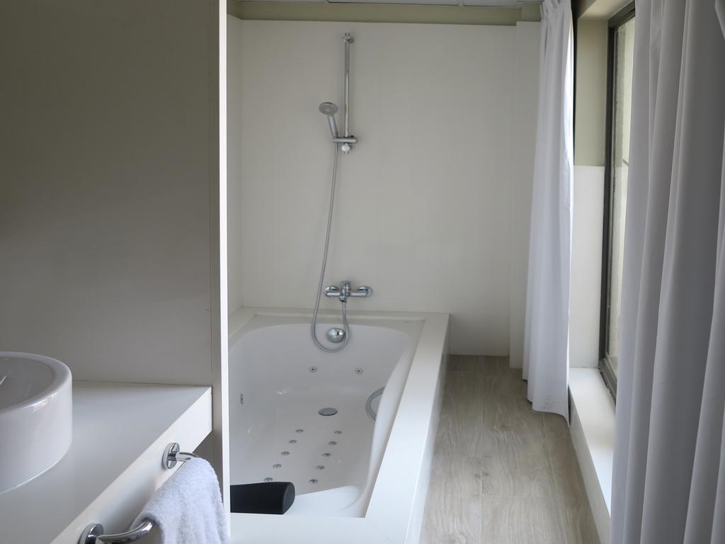 Suite Spa bath City View