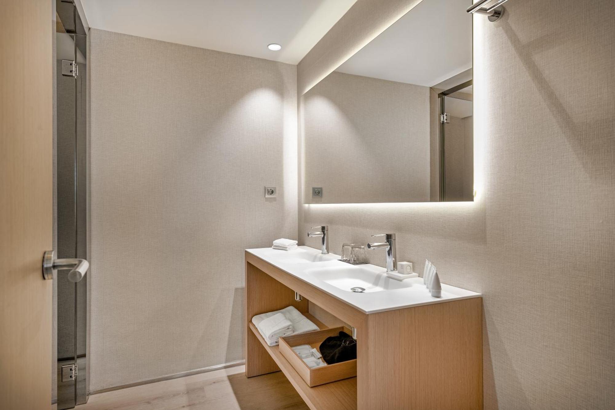 Suite Junior Premium con vistas a la calle y 1 cama extragrande