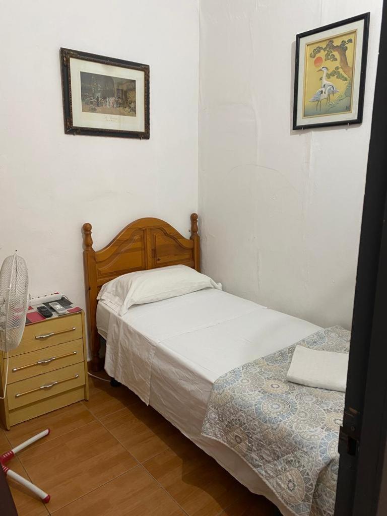 Single Room Shared Shower Toilet
