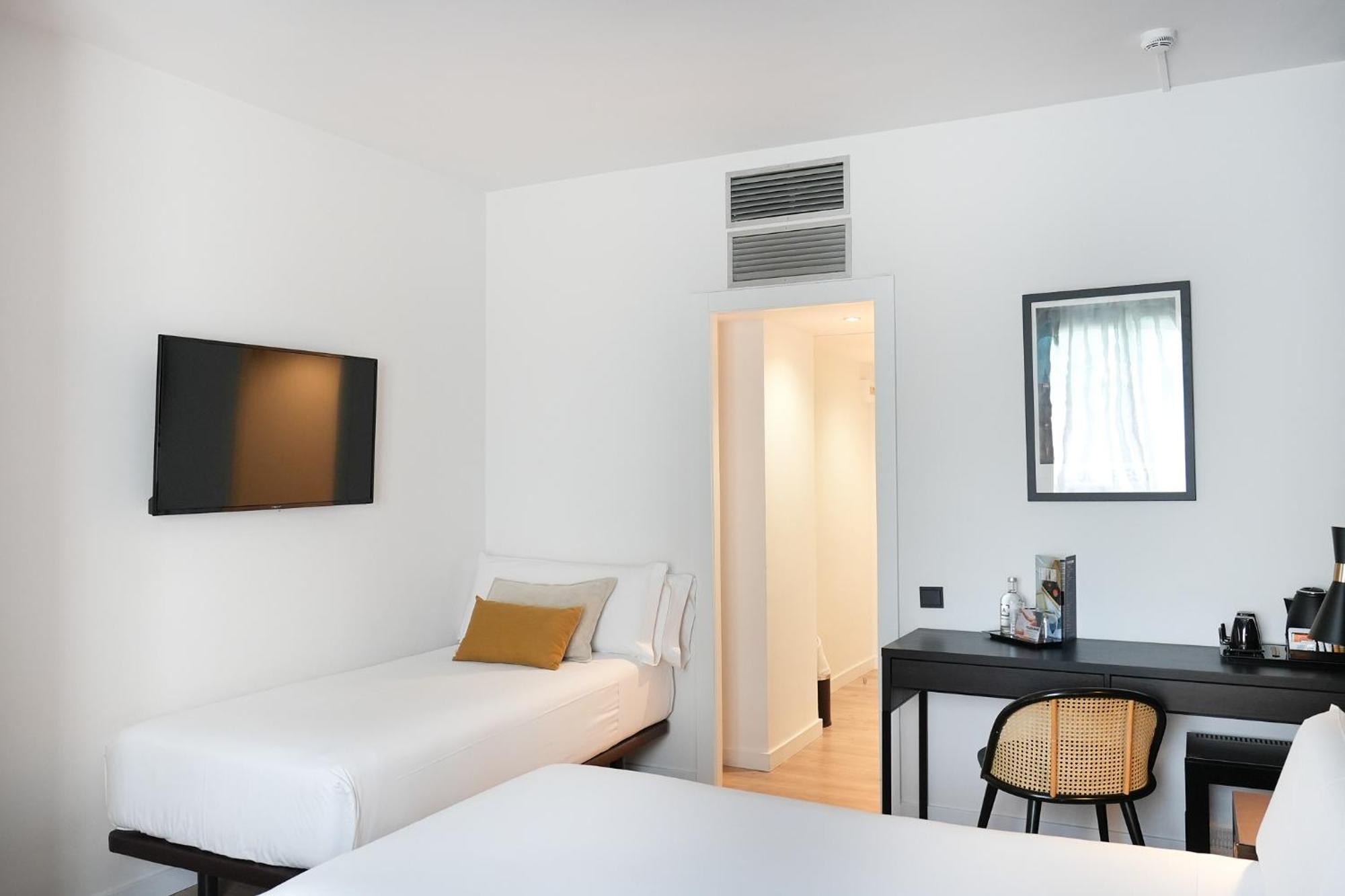 Quarto Duplo (2 Adultos + 1 Criança)